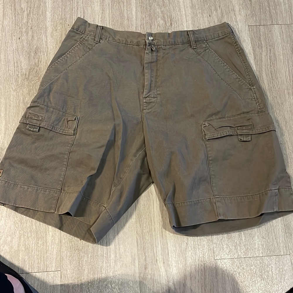 Columbia Mens brown cargo shorts